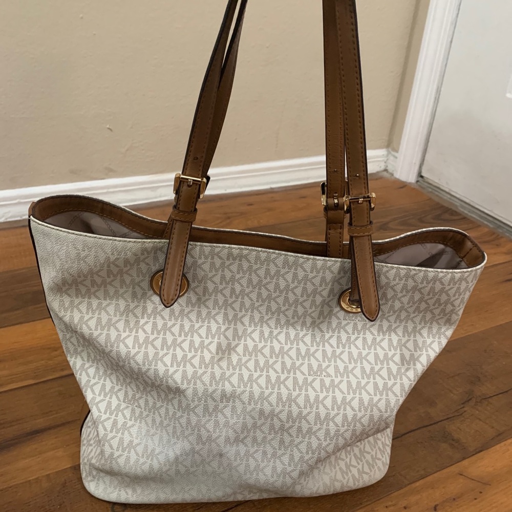 SOLD Authentic Michael Kors purse - Picture 2 of 7